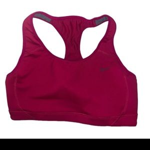 Nike Racerback Sports Bra in Nearly New Condition Sz Small